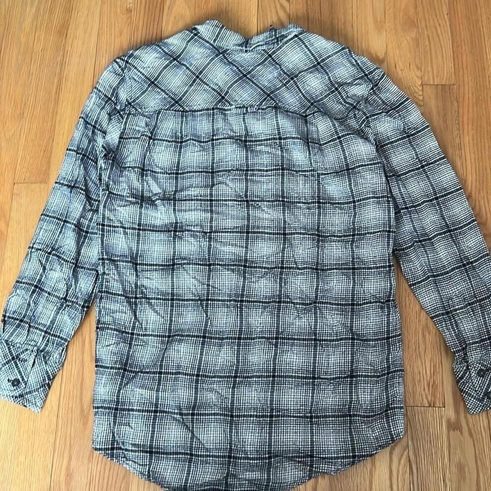 Aritzia TNA plaid button down shirt - Picture 8 of 8